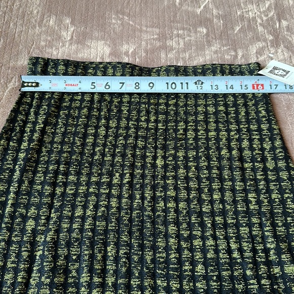 New Anne Klein knitted gold and black skirt sz medium - Picture 3 of 4